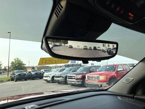 Used 2024 Chevrolet Traverse RS FWD image 20