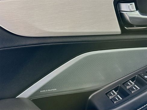 Used 2025 Acura MDX w/ Technology Package image 15