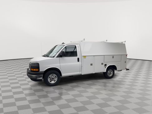 New 2025 GMC Savana 3500 w/ Power Convenience Package image 26