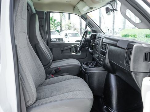 Used 2022 Chevrolet Express 3500 w/ Power Convenience Package RWD image 32