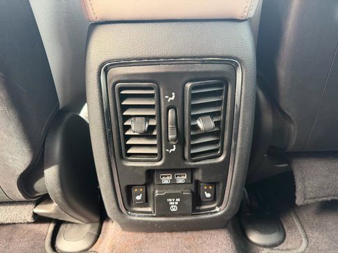 Used 2018 Jeep Grand Cherokee Limited image 18