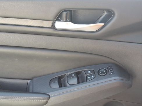 Used 2025 Nissan Altima 2.5 SV image 15