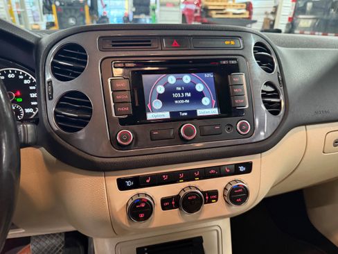 Used 2013 Volkswagen Tiguan SEL image 39