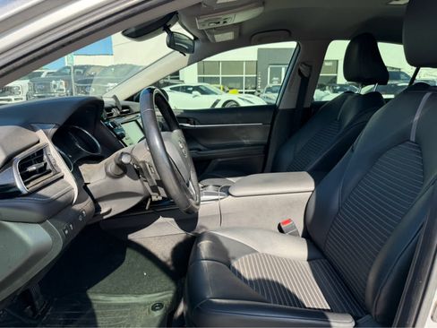 Used 2019 Toyota Camry SE FWD image 5