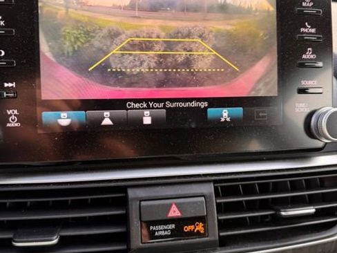 Used 2018 Honda Accord Touring image 8