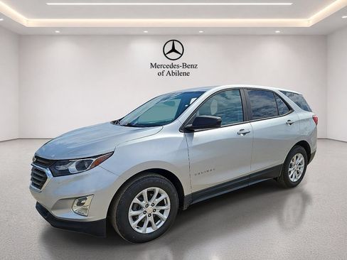 Used 2020 Chevrolet Equinox LS w/ LS Convenience Package FWD image 2