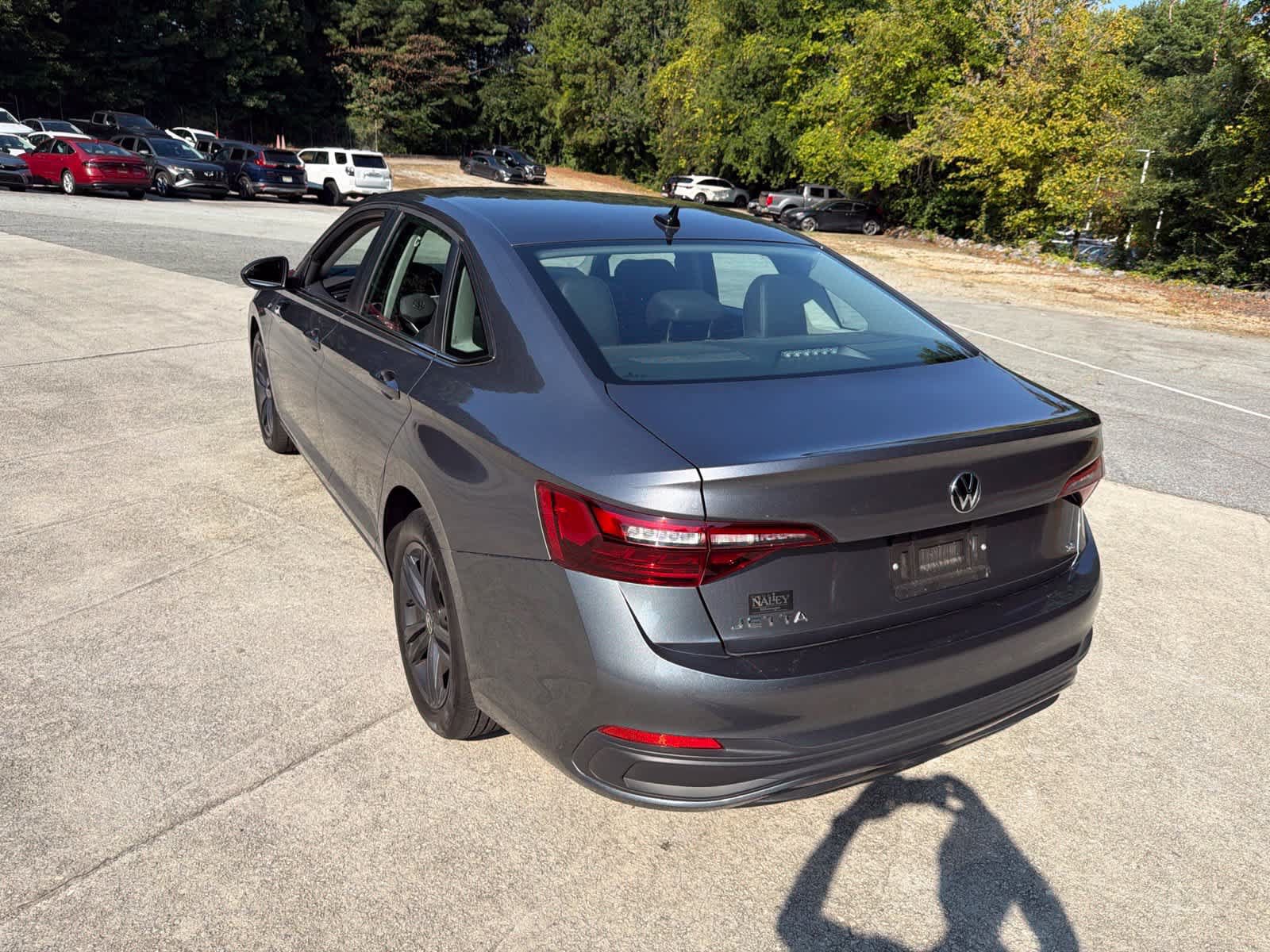 Used 2024 Volkswagen Jetta SE w/ Black Wheel Package FWD image 9