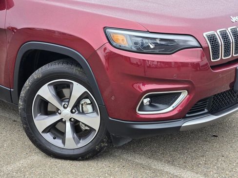 Used 2019 Jeep Cherokee Limited w/ Luxury Group image 2