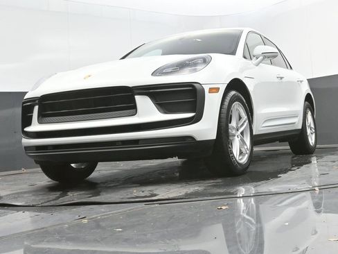 Used 2022 Porsche Macan image 32