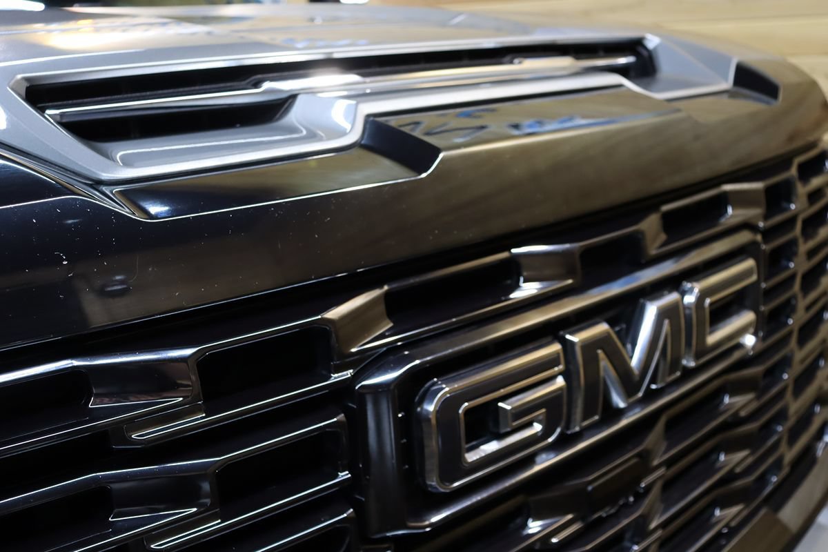 Used 2024 GMC Sierra 2500 Denali Ultimate AWD/4WD image 16