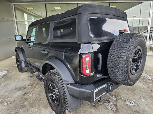 Used 2023 Ford Bronco Wildtrak image 3