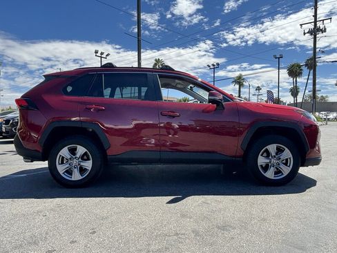 Used 2022 Toyota RAV4 XLE FWD image 6