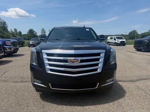 Used 2017 Cadillac Escalade Luxury AWD/4WD image 8