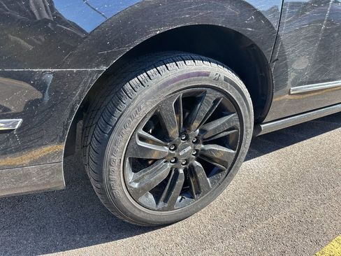 Used 2023 Lincoln Navigator L Reserve image 10