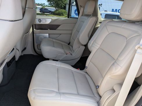 Certified 2021 Lincoln Navigator Reserve AWD/4WD image 16