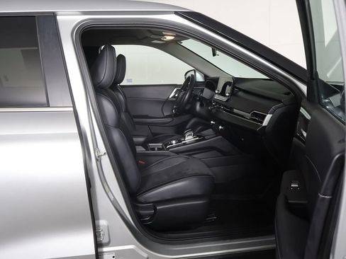 Used 2024 Mitsubishi Outlander SE FWD image 28