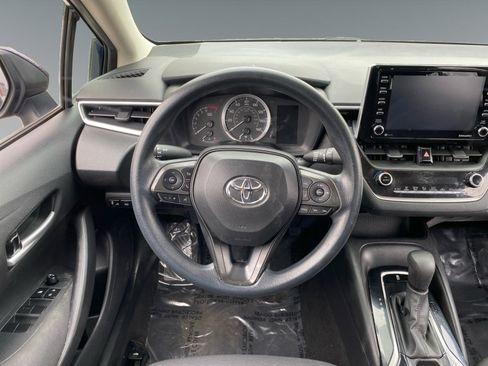 Used 2021 Toyota Corolla LE image 12
