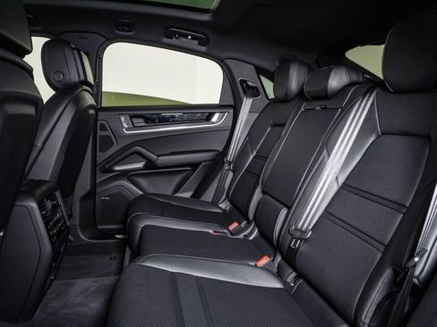 Certified 2026 Porsche Cayenne Coupe AWD/4WD image 17
