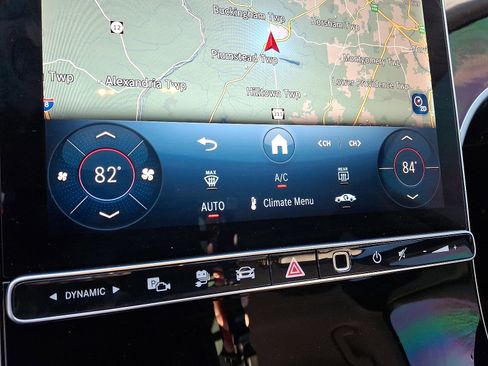 Used 2025 Mercedes-Benz GLC 350e 4MATIC image 15