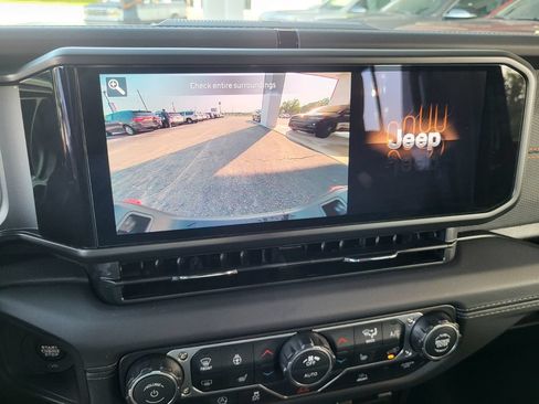 Used 2026 Jeep Gladiator Mojave AWD/4WD image 18