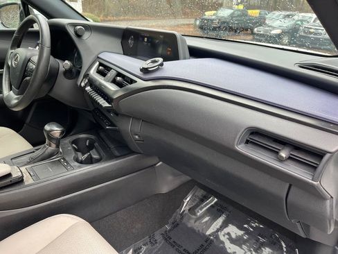 Used 2021 Lexus UX 200 w/ Premium Package image 48