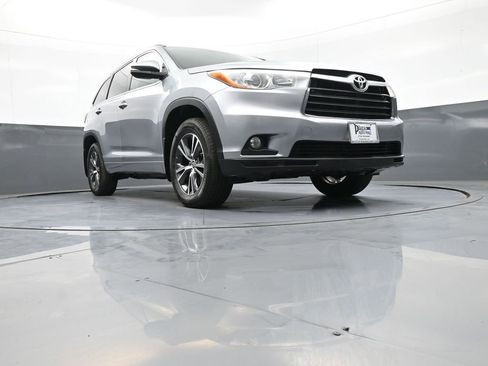 Certified 2016 Toyota Highlander XLE AWD/4WD image 30