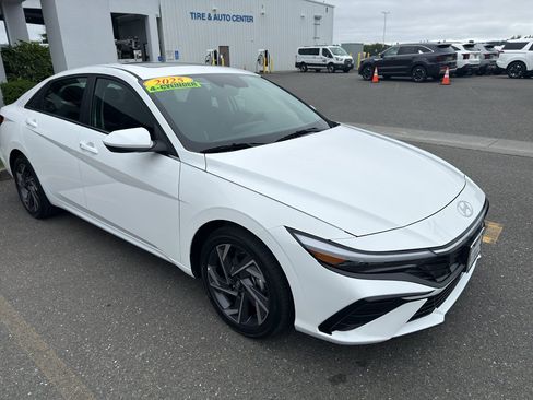 Used 2025 Hyundai Elantra SEL FWD image 8