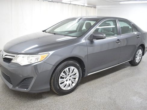 Used 2012 Toyota Camry LE image 3