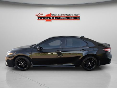 Used 2020 Toyota Camry SE FWD image 2