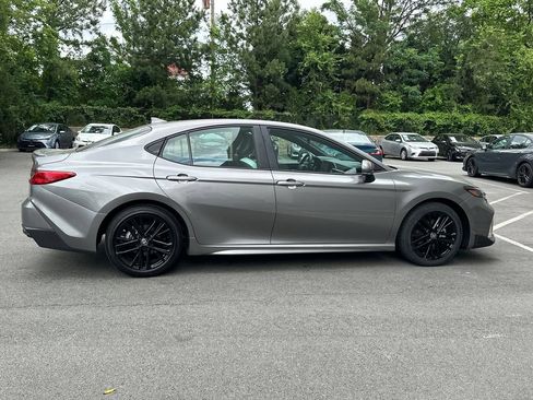 Used 2025 Toyota Camry SE FWD image 4
