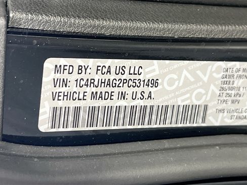 Used 2023 Jeep Grand Cherokee Laredo w/ Luxury Tech Group I AWD/4WD image 31