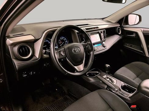 Used 2018 Toyota RAV4 XLE AWD/4WD image 12