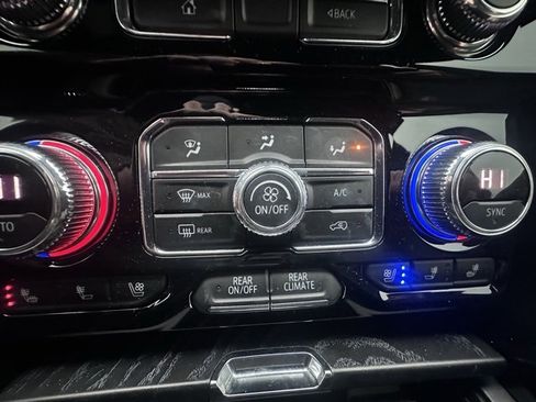 Used 2021 GMC Yukon Denali w/ Denali Premium Package image 23