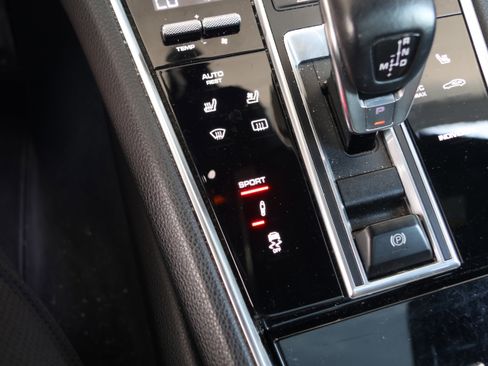 Used 2017 Porsche Panamera 4S image 28