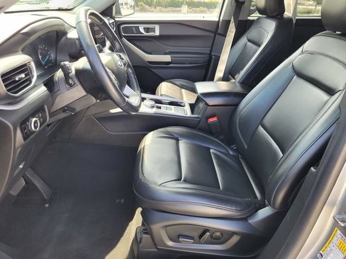 Used 2023 Ford Explorer XLT w/ Equipment Group 202A RWD image 16