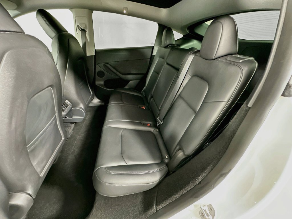 Used 2022 Tesla Model Y Long Range AWD/4WD image 24