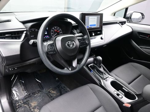 Used 2025 Toyota Corolla LE image 12