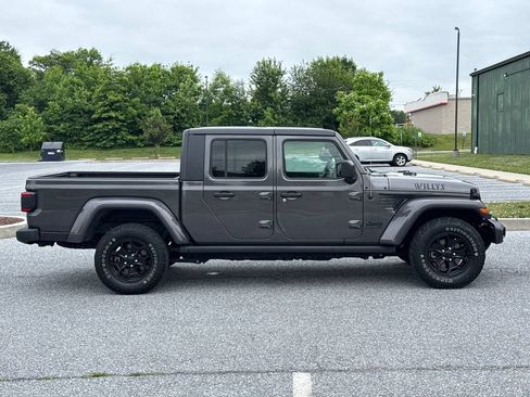 Used 2021 Jeep Gladiator Sport AWD/4WD image 8