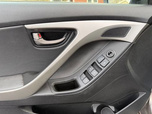 Used 2012 Hyundai Elantra Limited image 11