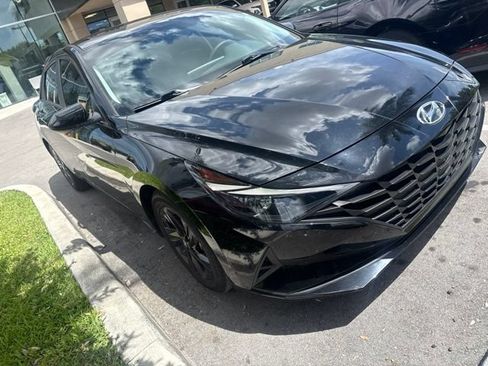 Used 2021 Hyundai Elantra SEL FWD image 3