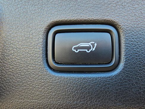 Used 2022 Hyundai Palisade Limited image 24