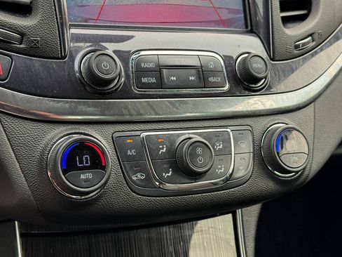 Used 2017 Chevrolet Impala LT w/ Convenience Package FWD image 32