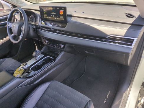 Used 2025 Mitsubishi Outlander SE AWD/4WD image 33