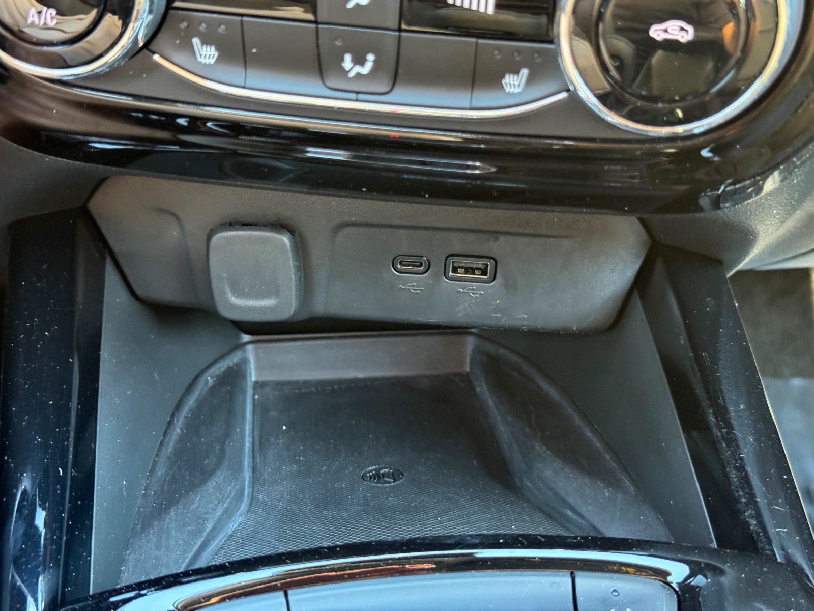 Used 2024 Chevrolet Trax RS w/ Sunroof Package FWD image 27