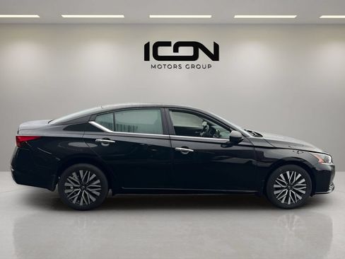Used 2024 Nissan Altima 2.5 SV AWD/4WD image 6
