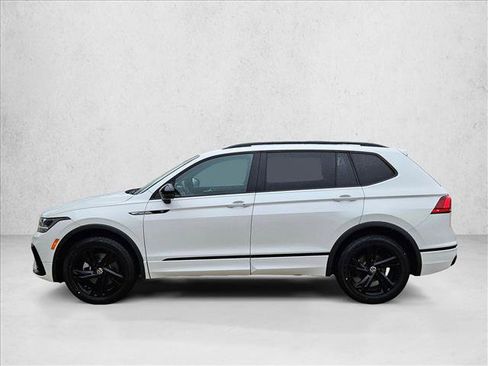 Used 2023 Volkswagen Tiguan SE R-Line FWD image 9