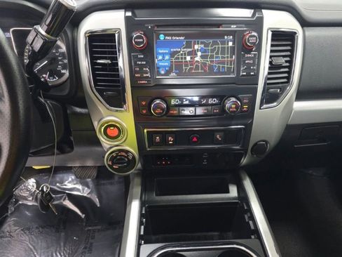 Used 2017 Nissan Titan PRO-4X AWD/4WD image 4