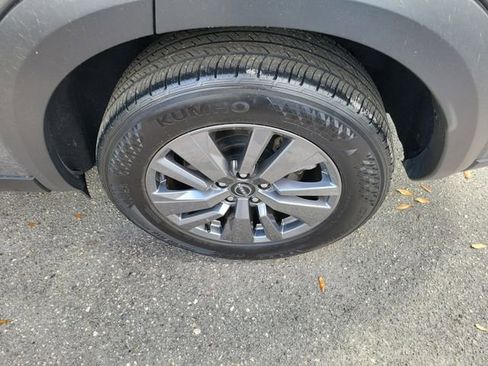 Used 2025 Nissan Pathfinder SV image 6