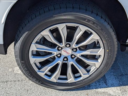 Used 2021 GMC Yukon Denali w/ Denali Premium Package image 33