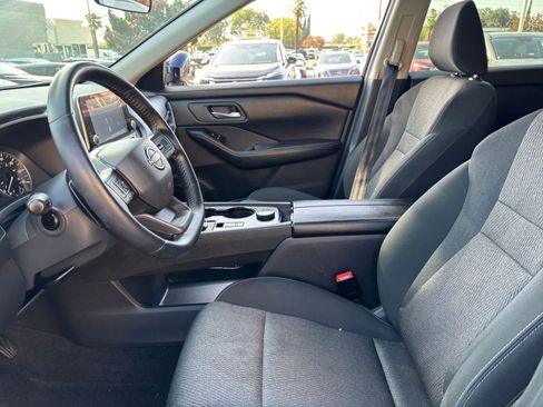 Used 2025 Nissan Rogue SV AWD/4WD image 29